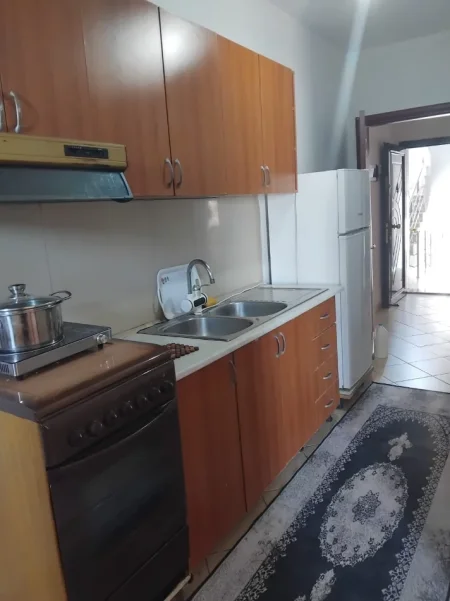 Tirane, jepet me qera apartament 1+1 Kati 2, 60 m² 300 € (Kodra e Priftit)