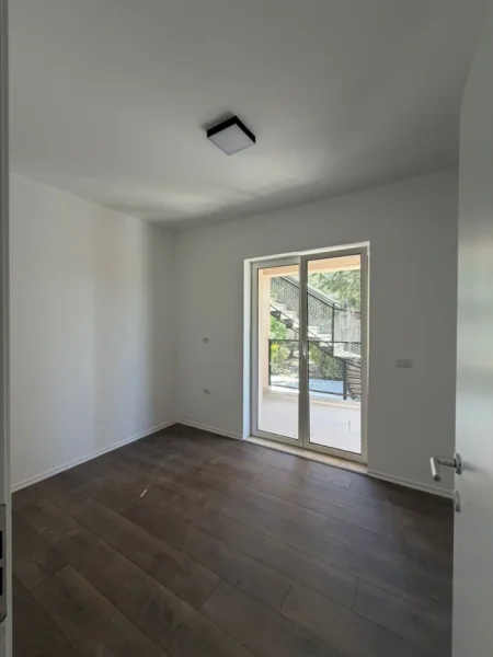 Tirane, jepet me qera Vile Kati 0, 390 m² 2.500 € (Rruga Sokrat Miho)