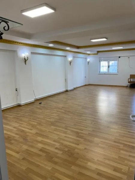 Tirane, jepet me qera ambjent biznesi Kati 0, 120 m² 1.400 € (Qender)