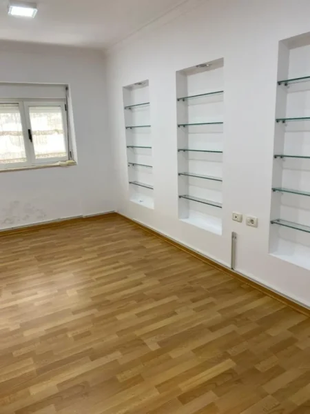 Tirane, jepet me qera ambjent biznesi Kati 0, 120 m² 1.400 € (Qender)