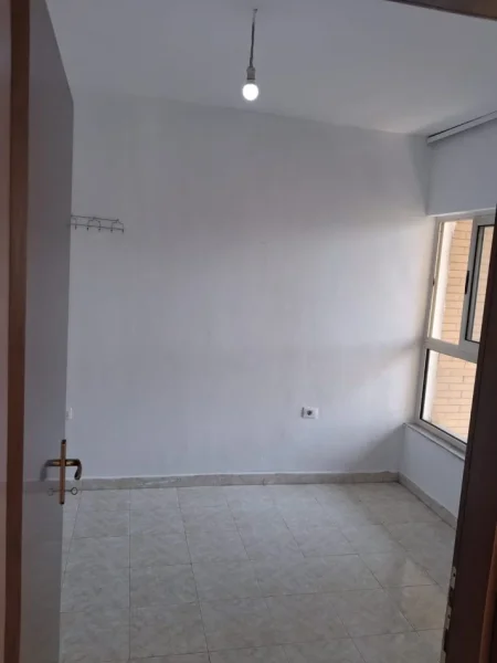 Tirane, jepet me qera apartament 1+1 Kati 5, 45 m² 400 € (Ish Fusha e Aviacionit)