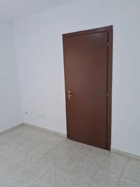Tirane, jepet me qera apartament 1+1 Kati 5, 45 m² 400 € (Ish Fusha e Aviacionit)
