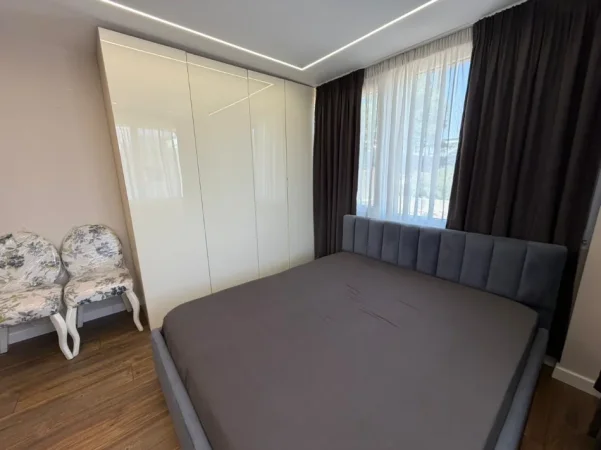 Tirane, jepet me qera apartament 2+1 Kati 1, 450 € (sauk)