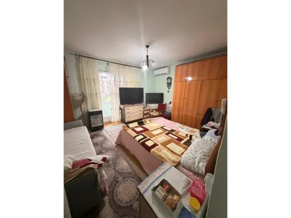Tirane, shes apartament 1+1 Kati 5, 67 m² 163.000 € (Pazari Ri)
