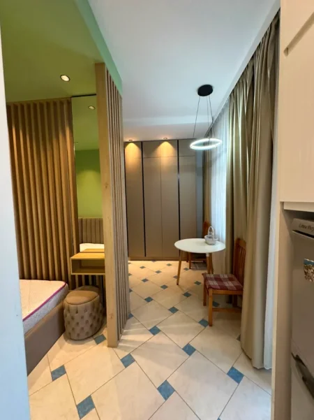 Tirane, jepet me qera garsonier Kati 3, 380 € (astir)