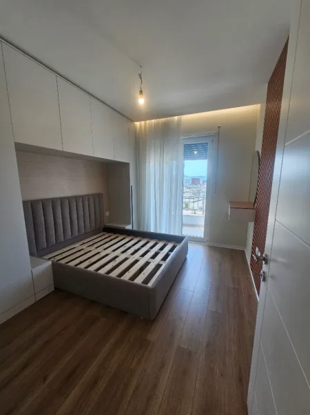 Tirane, jepet me qera apartament 1+1+Ballkon Kati 6, 60 m² 600 € (kinostudio)