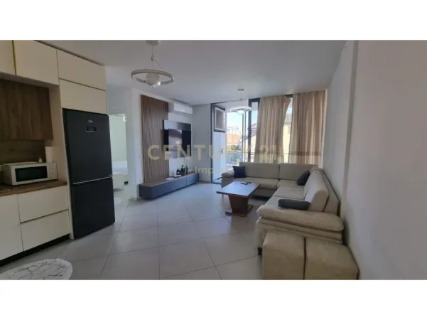 Tirane, jepet me qera apartament 2+1 Kati 1, 107 m² 850 € (fiori di bosco)