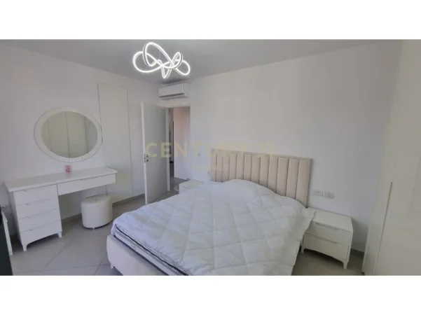 Tirane, jepet me qera apartament 2+1 Kati 1, 107 m² 850 € (fiori di bosco)