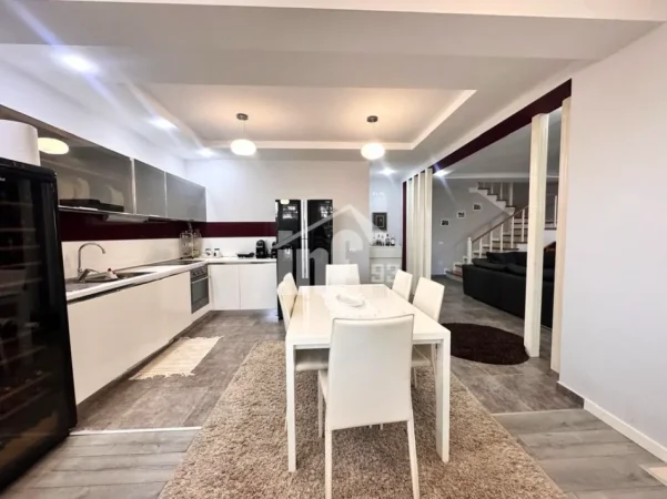 Durres, shitet Vile 2 Katshe , 177 m² 477.000 € (LURA 1, GJIRI I LALZIT)