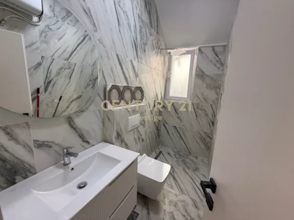 Tirane, jepet me qera ambjent biznesi Kati 1, 70 m² 750 € 