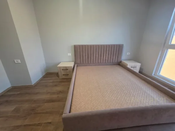 Tirane, jepet me qera apartament 2+1 Kati 3, 103 m² 570 € (shkolla e bashkuar)