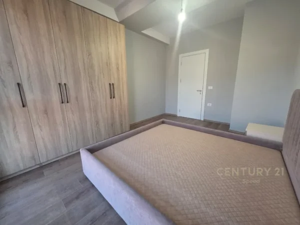 Tirane, jepet me qera apartament 2+1 Kati 3, 103 m² 570 € (shkolla e bashkuar)