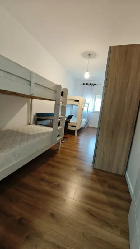 Tirane, jap me qera apartament 2+1+Ballkon Kati 7, 105 m² 950 € (Rruga Tish Dahia, prane German Computers)