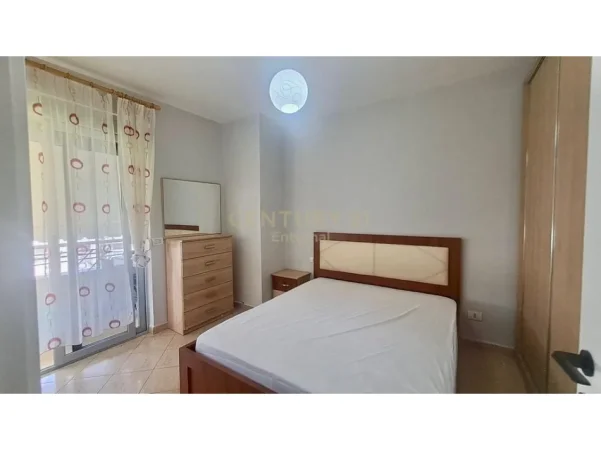 Tirane, jepet me qera apartament 1+1 Kati 3, 52 m² 450 € (Xhamllik)