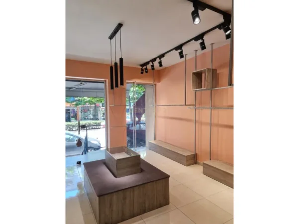 Tirane, jepet me qera dyqan Kati 0, 34 m² 850 € (rruga Bardhyl)