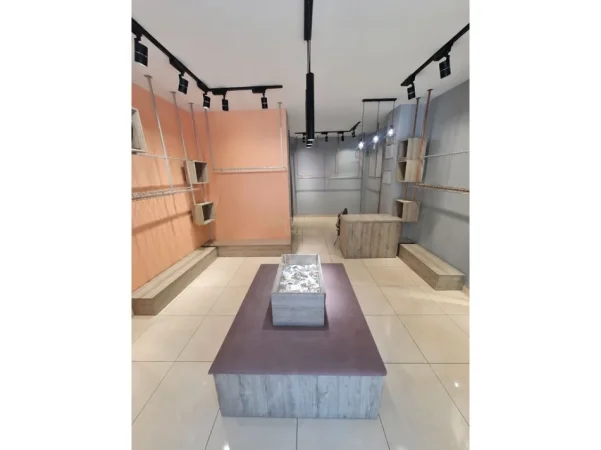 Tirane, jepet me qera dyqan Kati 0, 34 m² 850 € (rruga Bardhyl)