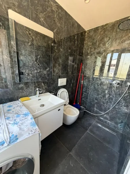 Tirane, jepet me qera apartament 1+1 Kati 1, (sauk)