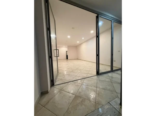 Tirane, jepet me qera ambjent biznesi Kati 0, 116 m² 1.200 € (rrugq Muhamed Gjollesha)