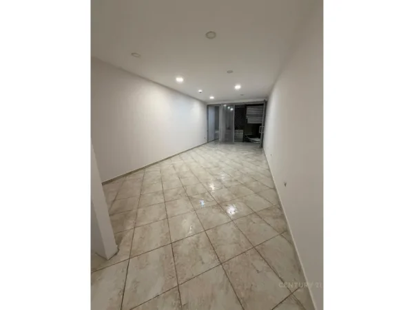 Tirane, jepet me qera ambjent biznesi Kati 0, 116 m² 1.200 € (rrugq Muhamed Gjollesha)