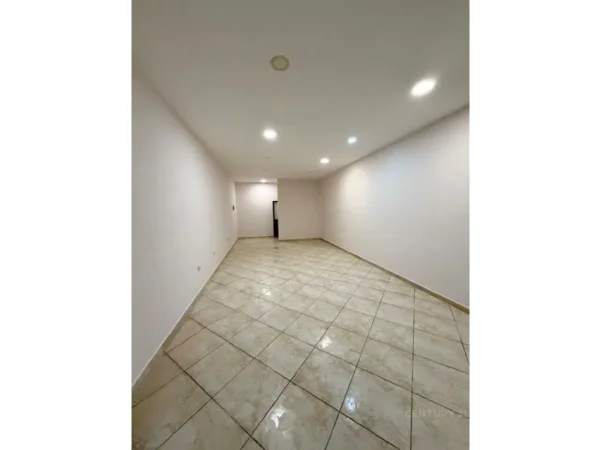 Tirane, jepet me qera ambjent biznesi Kati 0, 116 m² 1.200 € (rrugq Muhamed Gjollesha)