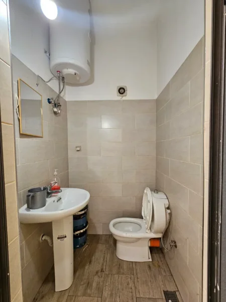 Tirane, shitet ambjent biznesi Kati 0, 50 m² 187.000 € (pallati me shigjeta)