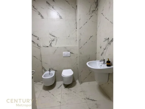 Tirane, shitet apartament 2+1 Kati 2, 107 m² 220.000 € (astir)
