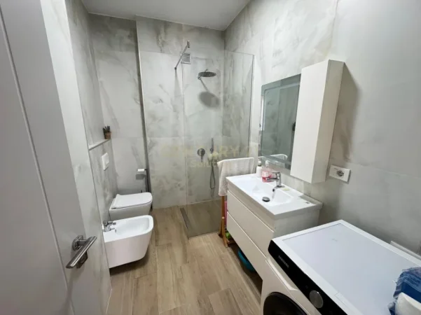 Tirane, jepet me qera apartament 2+1 Kati 6, 104 m² 600 € (Yzberisht)