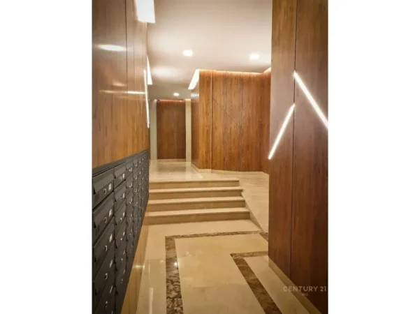 Tirane, shes ambjent biznesi Kati 1, 213 m² 533.000 € (rruga Panorama)