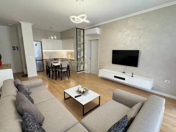 Tirane, jepet me qera apartament 2+1+Ballkon Kati 6, 104 m² 600 € (yzberisht)