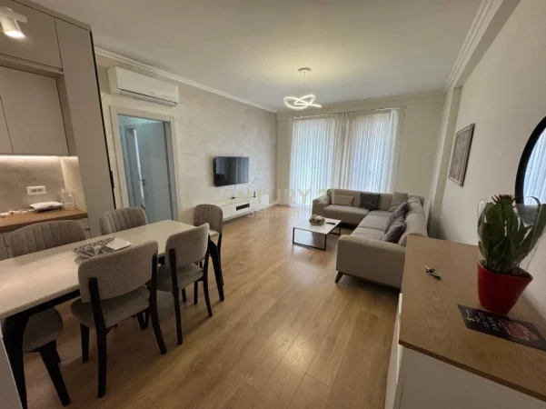 Tirane, jepet me qera apartament 2+1+Ballkon Kati 6, 104 m² 600 € (yzberisht)