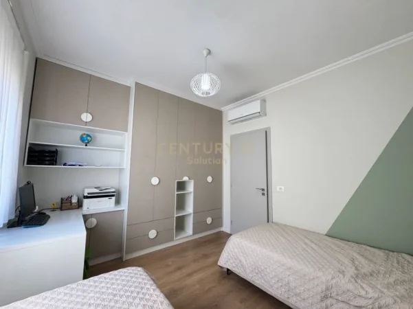 Tirane, jepet me qera apartament 2+1+Ballkon Kati 6, 104 m² 600 € (yzberisht)