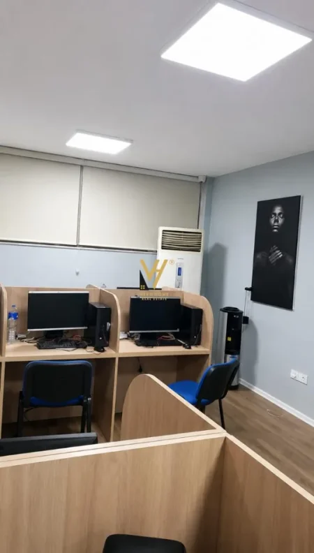 Tirane, jepet me qera zyre Kati 1, 128 m² 3.000 € (ZOGU I ZI)