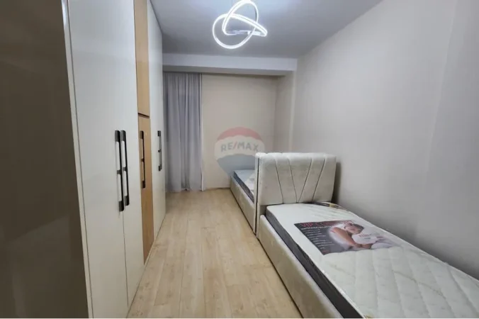 Tirane, jepet me qera apartament 2+1 , 650 € 