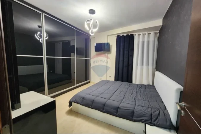 Tirane, jepet me qera apartament 2+1 , 650 € 