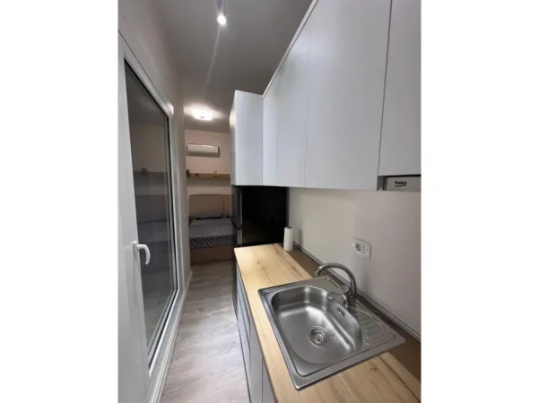 Tirane, jepet me qera garsonier 1+1 Kati 1, 28 m² 400 € (Mangalem)