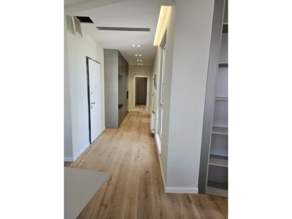 Tirane, jepet me qera apartament 2+1 Kati 3, 131 m² 1.900 € (sauk i vjeter prane liqeni i thate)