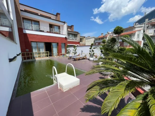Tirane, jepet me qera Vile 2+1+Ballkon Kati 3, 307 m² 2.500 € (rezidenca Kodra e Diellit)