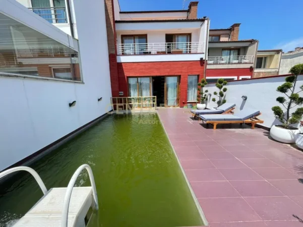 Tirane, jepet me qera Vile 2+1+Ballkon Kati 3, 307 m² 2.500 € (rezidenca Kodra e Diellit)