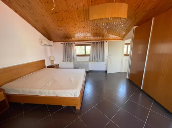 Tirane, jepet me qera Vile 2+1+Ballkon Kati 3, 307 m² 2.500 € (rezidenca Kodra e Diellit)