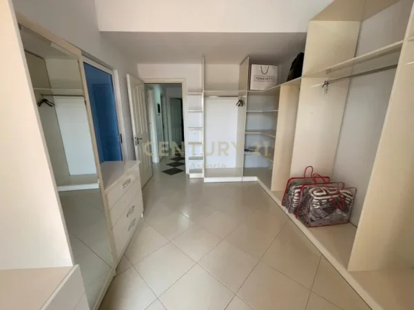 Tirane, jepet me qera Vile 2+1+Ballkon Kati 3, 307 m² 2.500 € (rezidenca Kodra e Diellit)