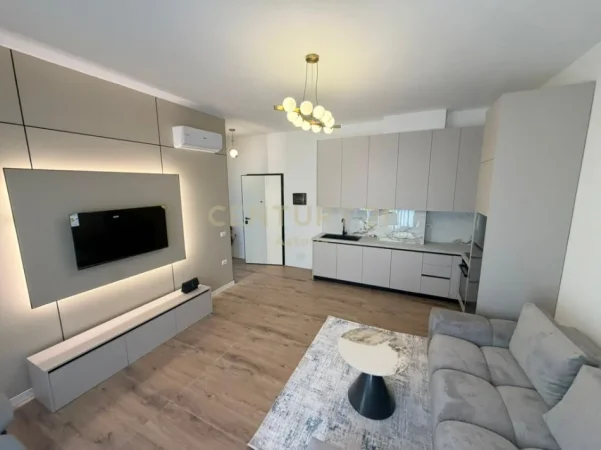 Tirane, jepet me qera apartament 1+1 Kati 9, 61 m² 650 € (rruga 5 Maj)