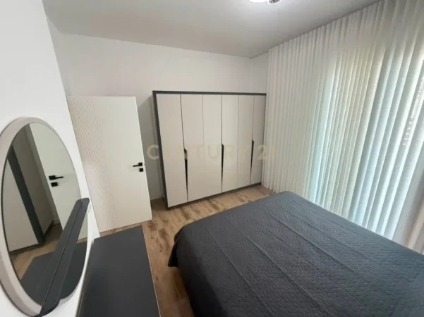 Tirane, jepet me qera apartament 1+1 Kati 9, 61 m² 650 € (rruga 5 Maj)