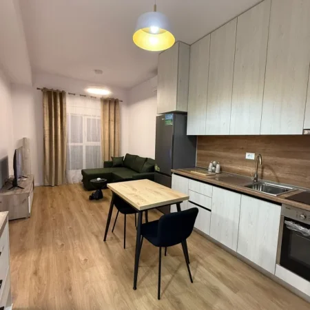 Tirane, jepet me qera apartament 1+1+Ballkon , 55 m² 400 € (Ali Demi)