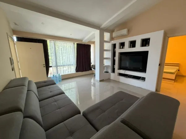 Tirane, jepet me qera apartament 1+1 Kati 2, (sauk)