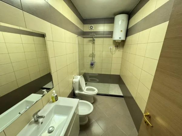 Tirane, jepet me qera apartament 1+1 Kati 9, 600 € (don bosko)