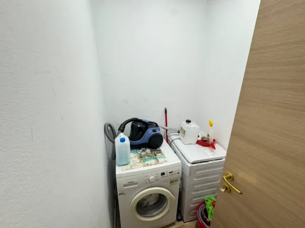Tirane, jepet me qera apartament 1+1 Kati 9, 600 € (don bosko)