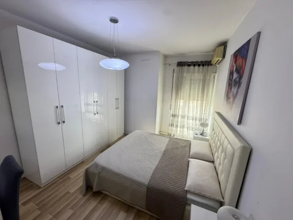 Tirane, jepet me qera apartament 1+1 Kati 9, 600 € (don bosko)