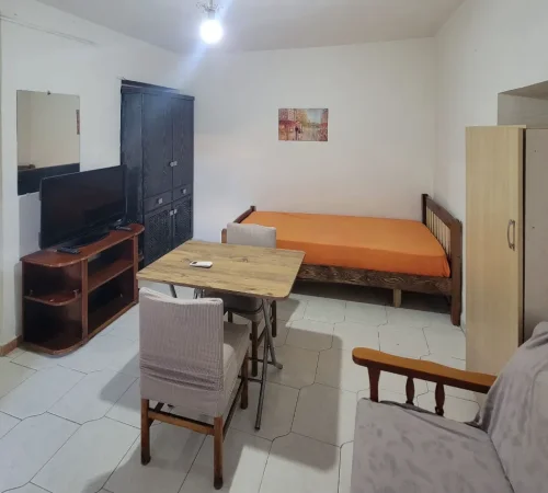 Tirane, jepet me qera apartament 1+1 Kati 1, 39 m² 280 € (Xhamllik)
