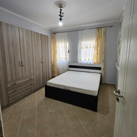 Tirane, jepet me qera apartament 1+1+Ballkon , 70 m² 550 € (Komuna e Parisit)