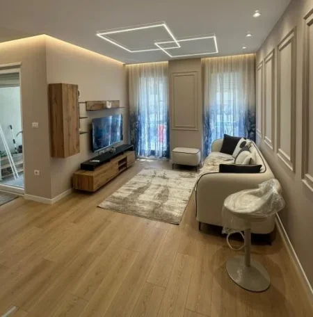 Tirane, jepet me qera apartament 1+1+Aneks+Ballkon Kati 4, 70 m² 430 € (qtu , univers city)